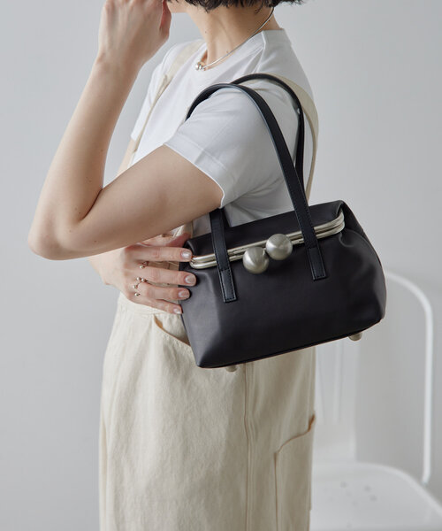 ear PAPILLONNER(イアパピヨネ)の「【kawa-kawa(カワカワ)】NO1512kuchiganeトートバッグM(トートバッグ・レディース・ブラック・FREE)」の17枚目の写真