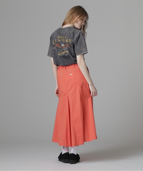 AVIREX(アヴィレックス)の「HALF CENTURY ANNIV. T-SHIRT/50周年記念Tシャツ(Tシャツ/カットソー・レディース・オフホワイト/チャコールグレー/ライトブラウン・F)」の4枚目の写真