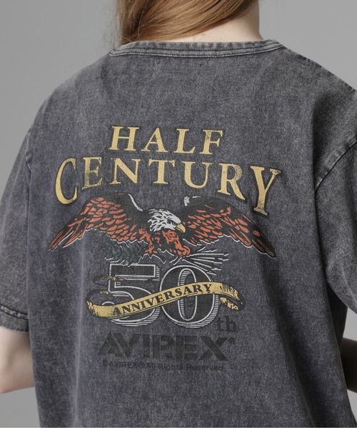 AVIREX(アヴィレックス)の「HALF CENTURY ANNIV. T-SHIRT/50周年記念Tシャツ(Tシャツ/カットソー・レディース・オフホワイト/チャコールグレー/ライトブラウン・F)」の21枚目の写真