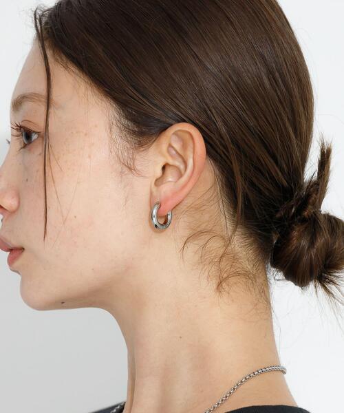 URBAN RESEARCH Sonny Label(アーバンリサーチサニーレーベル)の「サージカルステンレスフープピアス(ピアス(両耳用)・レディース・シルバー・ONE)」の3枚目の写真
