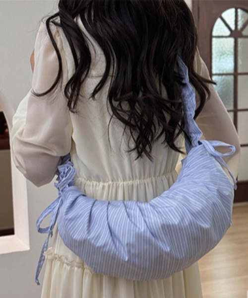 Vipoa(ヴィポア)の「stripe gather shoulder bag(ショルダーバッグ・レディース・ブルー/ホワイト/ブラック・FREE)」の9枚目の写真