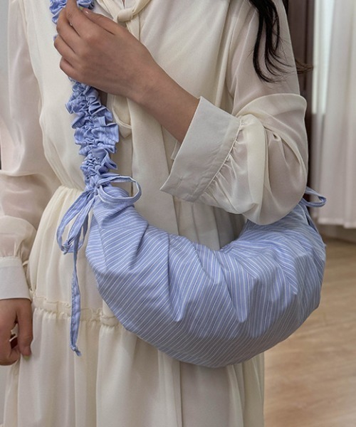 Vipoa(ヴィポア)の「stripe gather shoulder bag(ショルダーバッグ・レディース・ブルー/ホワイト/ブラック・FREE)」の11枚目の写真