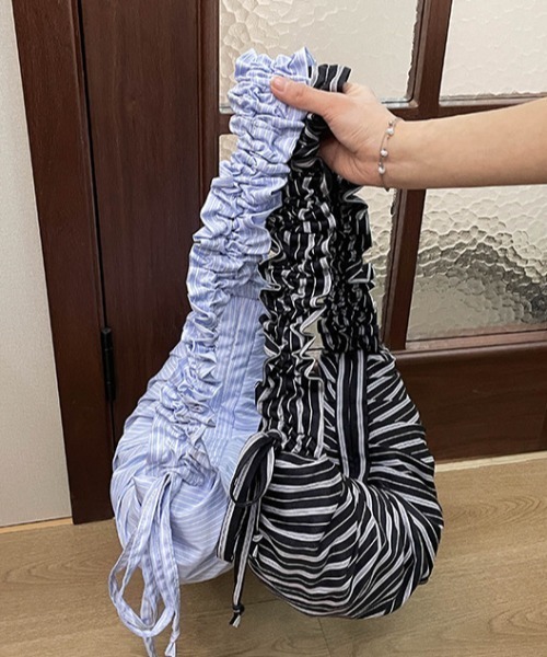 Vipoa(ヴィポア)の「stripe gather shoulder bag(ショルダーバッグ・レディース・ブルー/ホワイト/ブラック・FREE)」の18枚目の写真