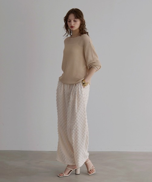 MIELI INVARIANT（ミエリインヴァリアント）の「Cubic Dobby Tuck Pants（その他パンツ・レディース・アイボリー・FREE）」の2枚目の写真