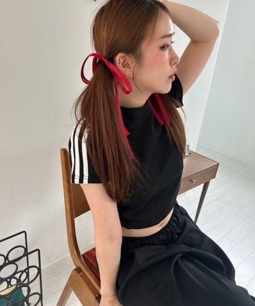 ipugo(イプゴ)の「ipugo/イプゴ サイドライントラックTシャツ 秋物 秋服 2026年秋冬(Tシャツ/カットソー・レディース・ブラック・FREE)」の1枚目の写真