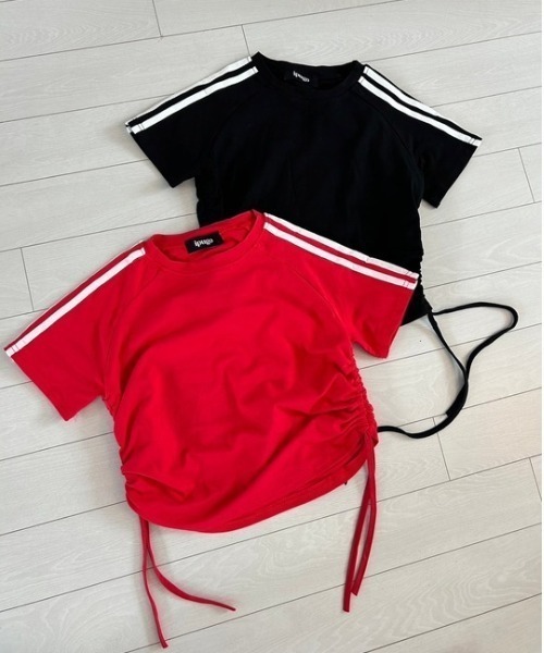 ipugo(イプゴ)の「ipugo/イプゴ サイドライントラックTシャツ 秋物 秋服 2026年秋冬(Tシャツ/カットソー・レディース・ブラック・FREE)」の2枚目の写真