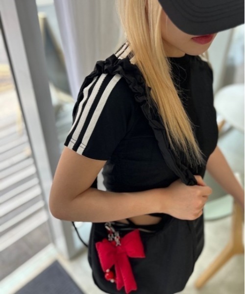 ipugo(イプゴ)の「ipugo/イプゴ サイドライントラックTシャツ 秋物 秋服 2026年秋冬(Tシャツ/カットソー・レディース・ブラック・FREE)」の4枚目の写真