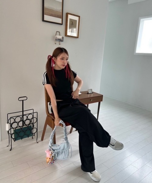 ipugo(イプゴ)の「ipugo/イプゴ サイドライントラックTシャツ 秋物 秋服 2026年秋冬(Tシャツ/カットソー・レディース・ブラック・FREE)」の12枚目の写真