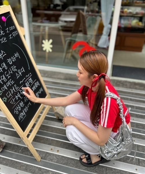 ipugo(イプゴ)の「ipugo/イプゴ サイドライントラックTシャツ 秋物 秋服 2026年秋冬(Tシャツ/カットソー・レディース・ブラック・FREE)」の20枚目の写真