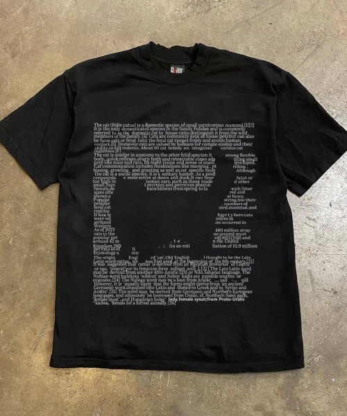 FreeZone(フリーゾーン)の「キャットシルエットテキストプリントTシャツ(Tシャツ/カットソー・メンズ・ブラック/ホワイト/ライトグレー/ピンク/ネイビー・F)」の2枚目の写真