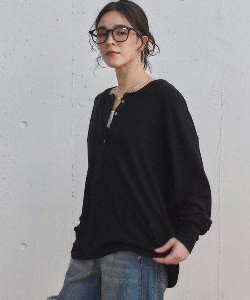 Doux archives(ドゥアルシーヴ)の「ソフトヘンリーネックプルオーバー(Tシャツ/カットソー・レディース・アイボリー/ブラック/グレー・38)」の2枚目の写真