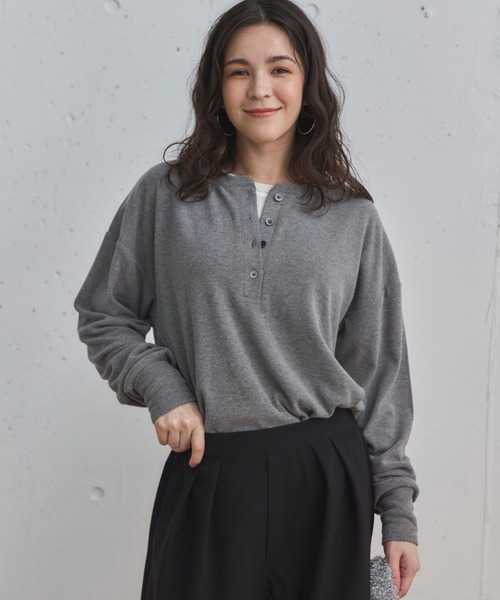 Doux archives(ドゥアルシーヴ)の「ソフトヘンリーネックプルオーバー(Tシャツ/カットソー・レディース・アイボリー/ブラック/グレー・38)」の15枚目の写真