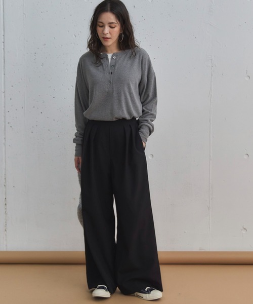 Doux archives(ドゥアルシーヴ)の「ソフトヘンリーネックプルオーバー(Tシャツ/カットソー・レディース・アイボリー/ブラック/グレー・38)」の7枚目の写真