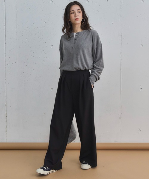 Doux archives(ドゥアルシーヴ)の「ソフトヘンリーネックプルオーバー(Tシャツ/カットソー・レディース・アイボリー/ブラック/グレー・38)」の8枚目の写真