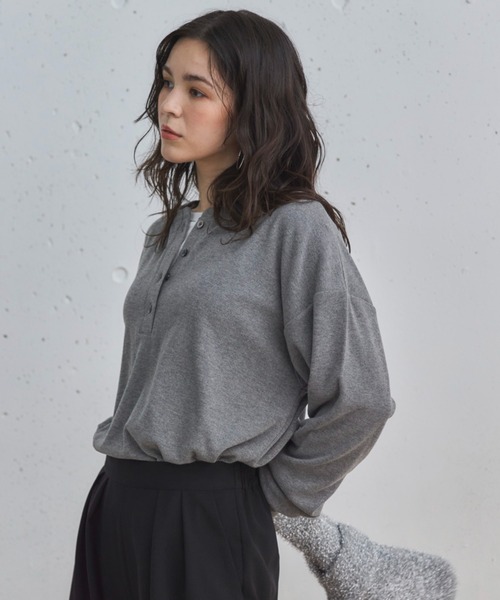 Doux archives(ドゥアルシーヴ)の「ソフトヘンリーネックプルオーバー(Tシャツ/カットソー・レディース・アイボリー/ブラック/グレー・38)」の19枚目の写真