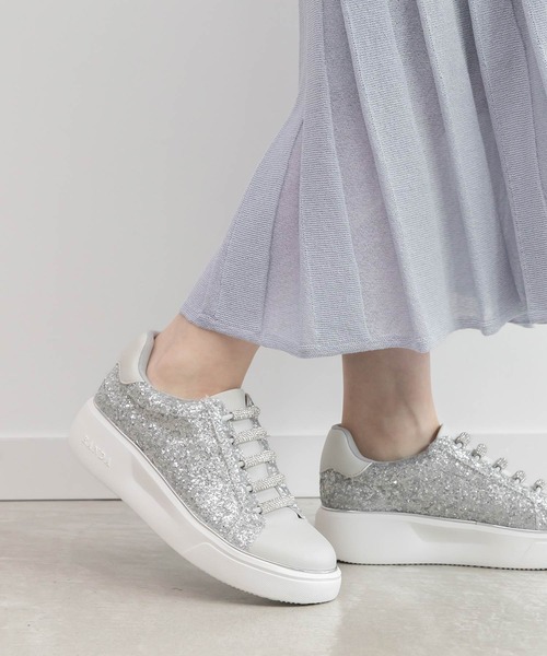 RANDA（ランダ）の「ビジューパーツグリッタースニーカー（スニーカー・レディース・ブラック/ホワイト/ピンク/シルバー・M/L/S/LL）」の4枚目の写真