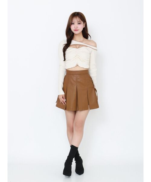 EATME（イートミー）の「レースアップフェイクレザープリーツスカート（スカート・レディース・キャメル/アイボリー/ブラック・SMALL/MEDIUM）」の4枚目の写真