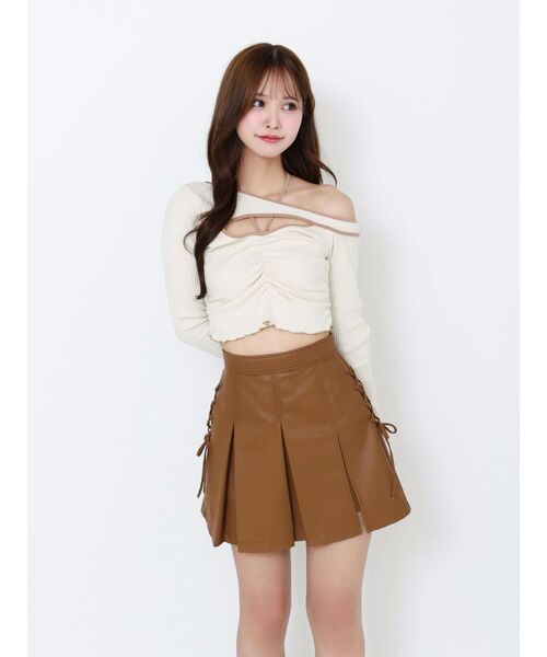 EATME（イートミー）の「レースアップフェイクレザープリーツスカート（スカート・レディース・キャメル/アイボリー/ブラック・SMALL/MEDIUM）」の16枚目の写真