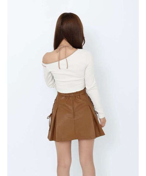 EATME（イートミー）の「レースアップフェイクレザープリーツスカート（スカート・レディース・キャメル/アイボリー/ブラック・SMALL/MEDIUM）」の17枚目の写真