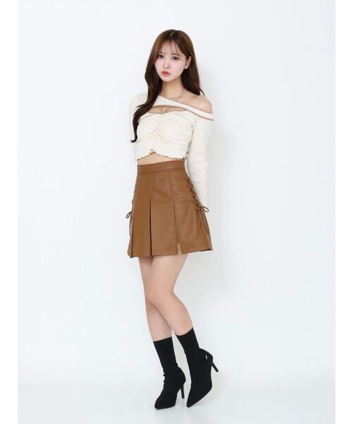 EATME（イートミー）の「レースアップフェイクレザープリーツスカート（スカート・レディース・キャメル/アイボリー/ブラック・SMALL/MEDIUM）」の18枚目の写真