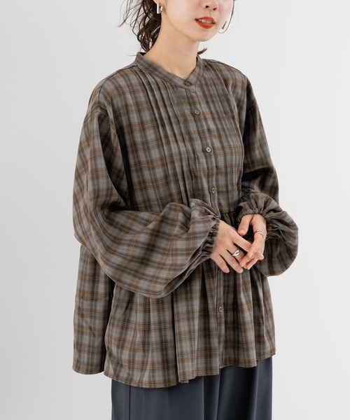 SABUROKU(サブロク)の「【SABUROKU】季節感たっぷり チェック ピンタック シャツ(シャツ/ブラウス・レディース・ブラウン/ブルー・M)」の6枚目の写真