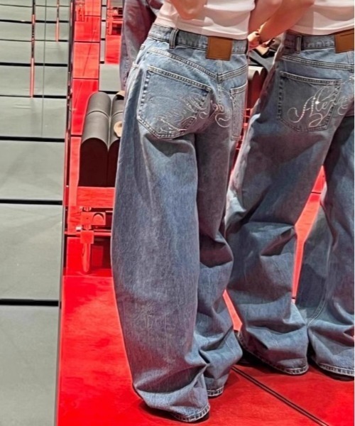 shameless(シェイムレス)の「ラインストーンバックロゴデニム(デニムパンツ・レディース・ブルー・S/M)」の13枚目の写真