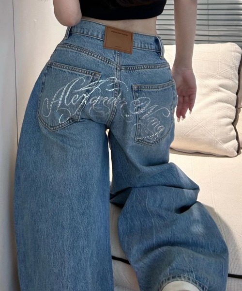 shameless(シェイムレス)の「ラインストーンバックロゴデニム(デニムパンツ・レディース・ブルー・S/M)」の4枚目の写真
