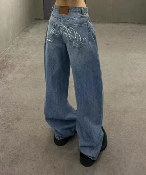 shameless(シェイムレス)の「ラインストーンバックロゴデニム(デニムパンツ・レディース・ブルー・S/M)」の3枚目の写真