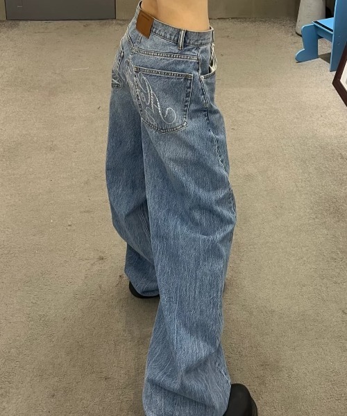 shameless(シェイムレス)の「ラインストーンバックロゴデニム(デニムパンツ・レディース・ブルー・S/M)」の7枚目の写真