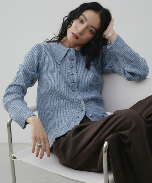 Aunt Marie's(アントマリーズ)の「メタルボタンミックスリブポロニット(ニット/セーター・レディース・ブラウン/レッド/ブラック/ライトブルー・FREE)」の3枚目の写真