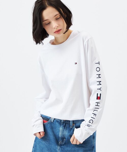 TOMMY HILFIGER（トミーヒルフィガー）の「【オンライン限定】ショルダーロゴロングスリーブTシャツ ロンT（Tシャツ/カットソー・メンズ・ホワイト/ネイビー・SMALL/LARGE/MEDIUM/X-LARGE）」の3枚目の写真