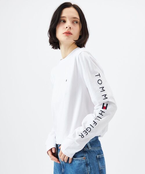 TOMMY HILFIGER（トミーヒルフィガー）の「【オンライン限定】ショルダーロゴロングスリーブTシャツ ロンT（Tシャツ/カットソー・メンズ・ホワイト/ネイビー・SMALL/LARGE/MEDIUM/X-LARGE）」の4枚目の写真