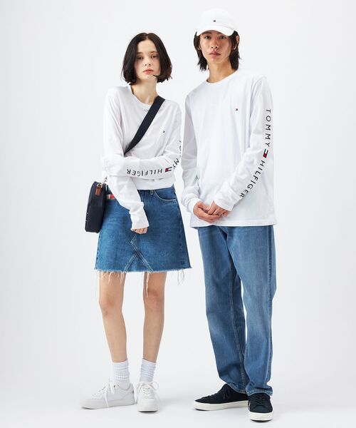 TOMMY HILFIGER（トミーヒルフィガー）の「【オンライン限定】ショルダーロゴロングスリーブTシャツ ロンT（Tシャツ/カットソー・メンズ・ホワイト/ネイビー・SMALL/LARGE/MEDIUM/X-LARGE）」の10枚目の写真
