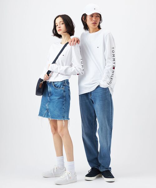 TOMMY HILFIGER（トミーヒルフィガー）の「【オンライン限定】ショルダーロゴロングスリーブTシャツ ロンT（Tシャツ/カットソー・メンズ・ホワイト/ネイビー・SMALL/LARGE/MEDIUM/X-LARGE）」の15枚目の写真