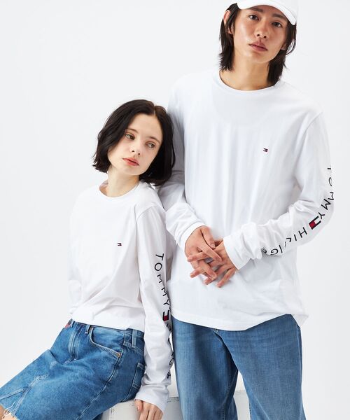 TOMMY HILFIGER（トミーヒルフィガー）の「【オンライン限定】ショルダーロゴロングスリーブTシャツ ロンT（Tシャツ/カットソー・メンズ・ホワイト/ネイビー・SMALL/LARGE/MEDIUM/X-LARGE）」の17枚目の写真