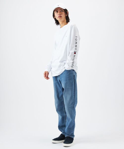 TOMMY HILFIGER（トミーヒルフィガー）の「【オンライン限定】ショルダーロゴロングスリーブTシャツ ロンT（Tシャツ/カットソー・メンズ・ホワイト/ネイビー・SMALL/LARGE/MEDIUM/X-LARGE）」の22枚目の写真