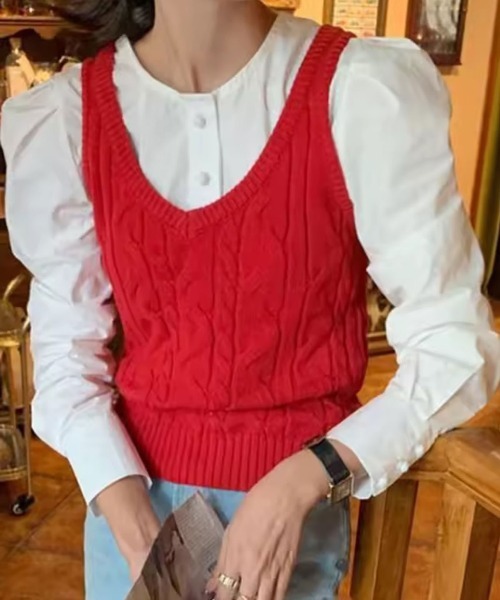 ammy.(エイミードット)の「【 ammy. / エイミードット 】 ケーブル編み デザイン ニットベスト(ベスト・レディース・アイボリー/グレー/ブラック/レッド・FREE)」の2枚目の写真