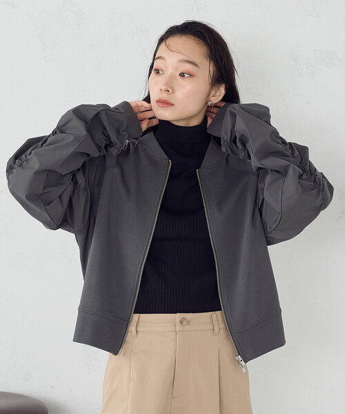 COMME CA ISM（コムサイズム）の「袖ギャザーブルゾン（ブルゾン・レディース・チャコール/ブラック・SMALL/MEDIUM/LARGE/X-LARGE）」の12枚目の写真