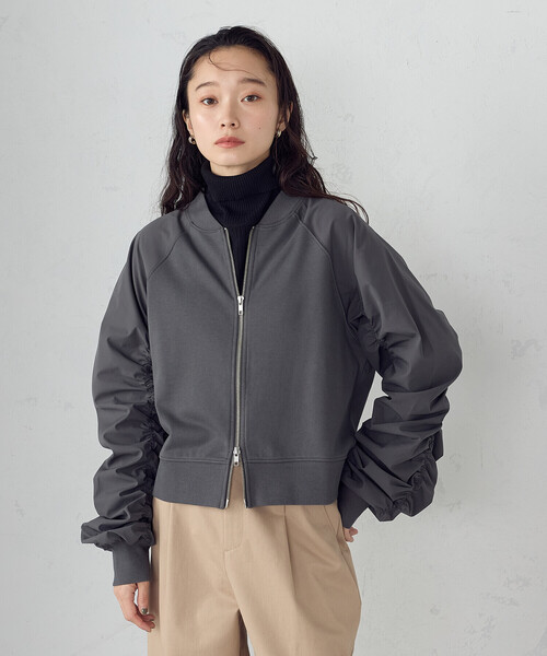 COMME CA ISM（コムサイズム）の「袖ギャザーブルゾン（ブルゾン・レディース・チャコール/ブラック・SMALL/MEDIUM/LARGE/X-LARGE）」の5枚目の写真