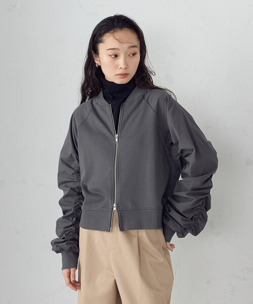 COMME CA ISM（コムサイズム）の「袖ギャザーブルゾン（ブルゾン・レディース・チャコール/ブラック・SMALL/MEDIUM/LARGE/X-LARGE）」の8枚目の写真