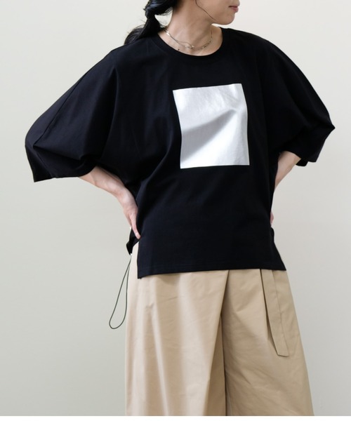 DOLLUPOOPS（ドールアップウップス）の「箔プリント配色ドルマントップス（Tシャツ/カットソー・レディース・ブルー/ブラック/ブラウン・38）」の2枚目の写真