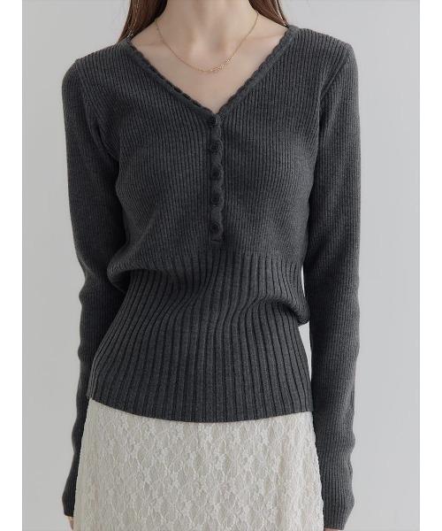 amel(エイメル)の「スカラップVネックデザインニット / チャコール(ニット/セーター・レディース・チャコールグレー・FREE)」の6枚目の写真