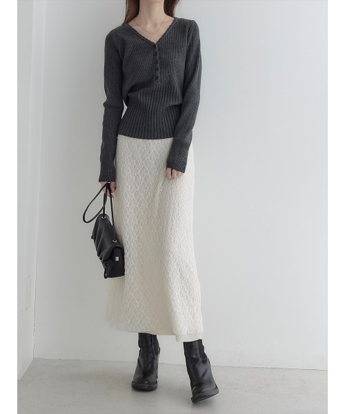 amel(エイメル)の「スカラップVネックデザインニット / チャコール(ニット/セーター・レディース・チャコールグレー・FREE)」の4枚目の写真