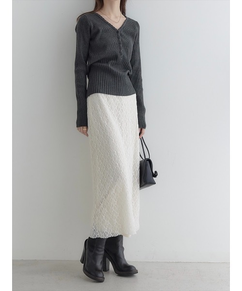 amel(エイメル)の「スカラップVネックデザインニット / チャコール(ニット/セーター・レディース・チャコールグレー・FREE)」の11枚目の写真