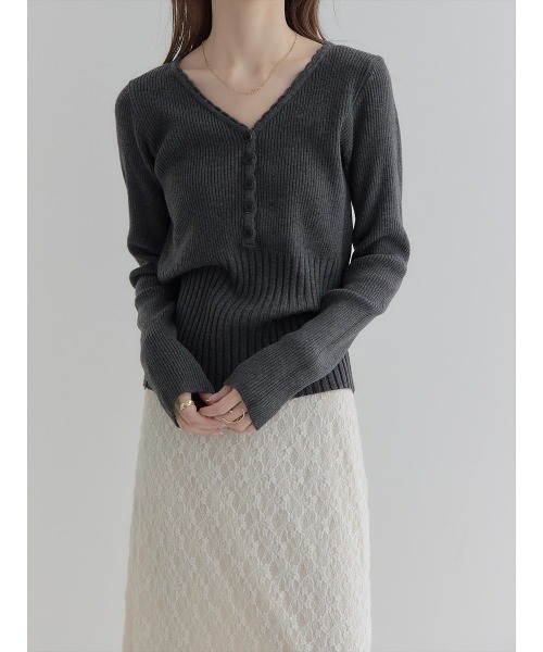 amel(エイメル)の「スカラップVネックデザインニット / チャコール(ニット/セーター・レディース・チャコールグレー・FREE)」の13枚目の写真