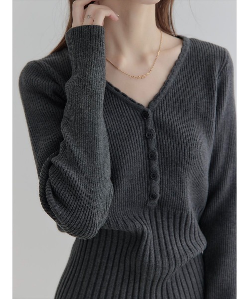 amel(エイメル)の「スカラップVネックデザインニット / チャコール(ニット/セーター・レディース・チャコールグレー・FREE)」の14枚目の写真