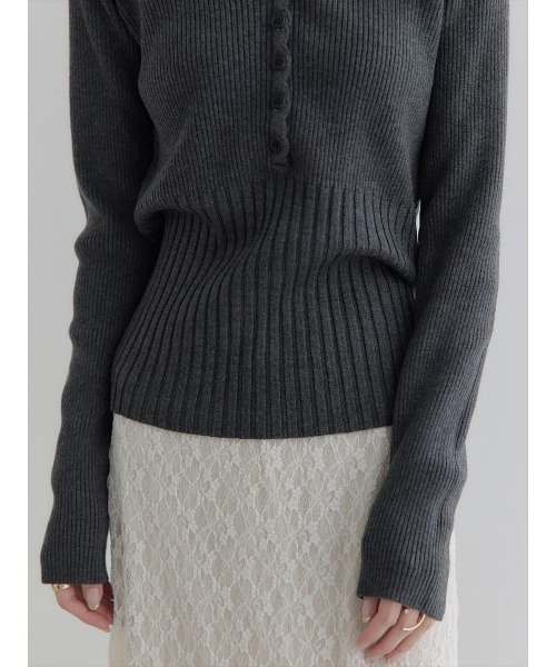 amel(エイメル)の「スカラップVネックデザインニット / チャコール(ニット/セーター・レディース・チャコールグレー・FREE)」の15枚目の写真