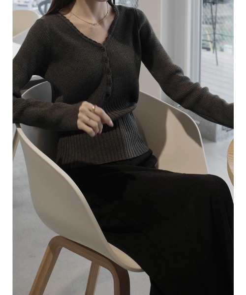 amel(エイメル)の「スカラップVネックデザインニット / チャコール(ニット/セーター・レディース・チャコールグレー・FREE)」の19枚目の写真