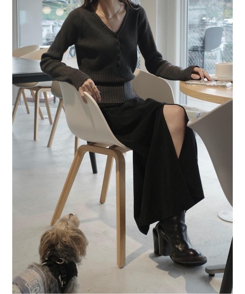 amel(エイメル)の「スカラップVネックデザインニット / チャコール(ニット/セーター・レディース・チャコールグレー・FREE)」の21枚目の写真