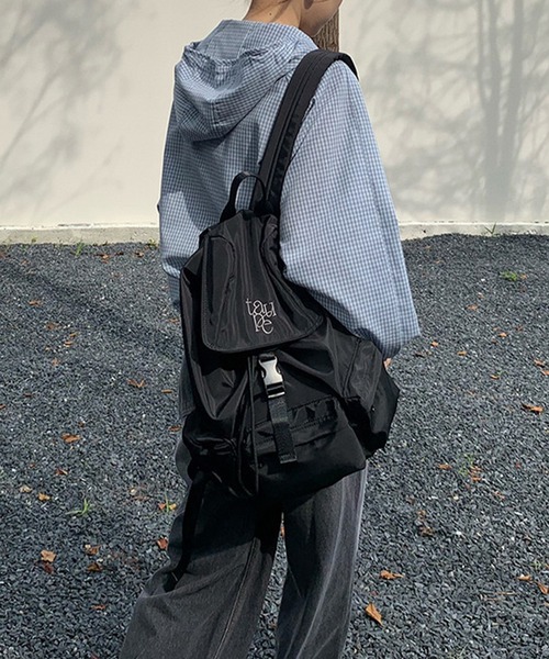 c.u.l(シーユーエル)の「A4収納 ワンポイント刺繍 ナイロン バックパック リュック cula1315(バックパック/リュック・レディース・ブラウン/グレー/ブラック・FREE)」の8枚目の写真